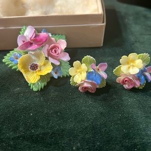Vintage Denton flower pin and screw on earrings